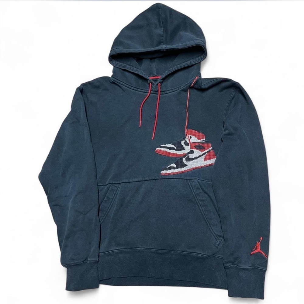 Air Jordan Men’s Black Hoodie With embroidered Nike Shoes Size Small